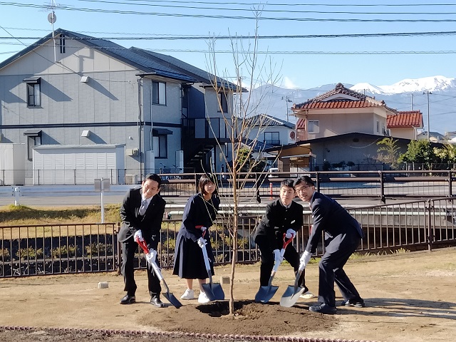 福島市渡利学習センター落成式（記念植樹）