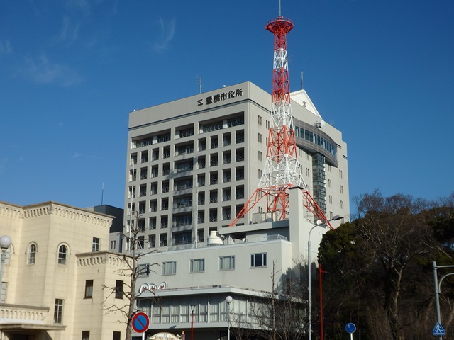 愛知県豊橋市役所（福島市議会経済民生常任委員会の行政視察）