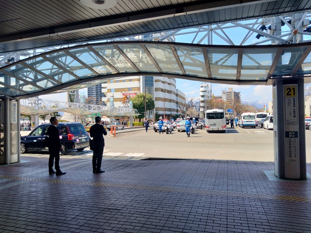 天皇皇后両陛下行幸啓・愛子内親王殿下お成り特別奉迎（ご到着前の福島駅西口）