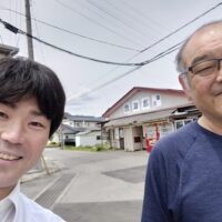 会津本郷焼窯元・流紋焼の弓田修司社長（写真右）と